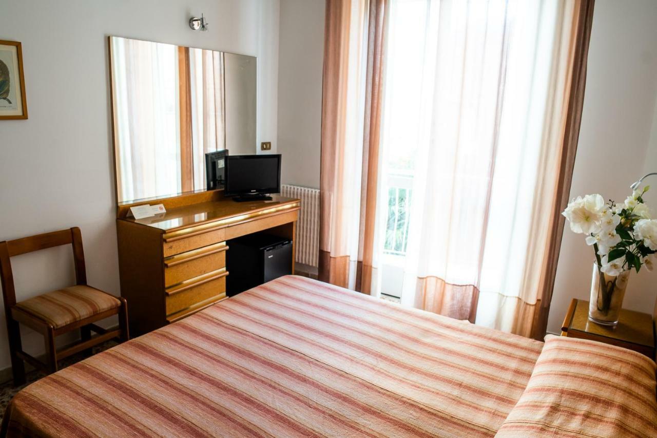 Hotel West End 3*